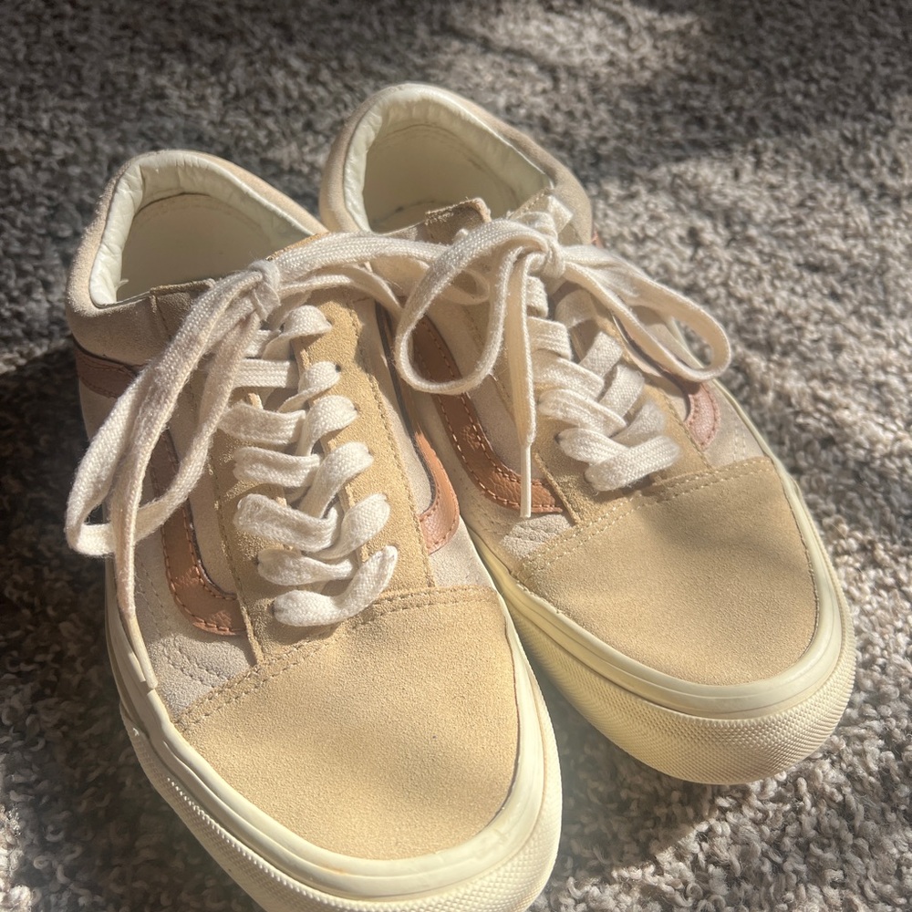 Vans Old Skool Sneaker– Women’s Size 6 / Men’s Size 4.5